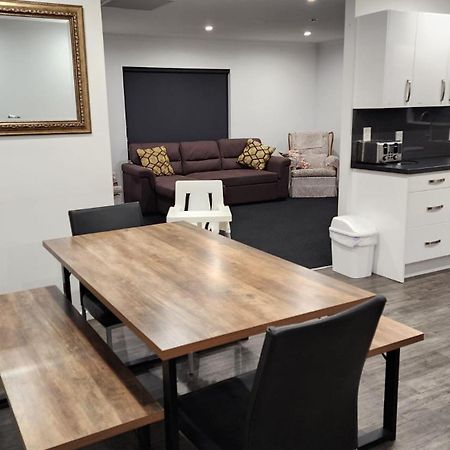 Oaktree Entire Holiday Home, Sleeps 8 To12 Rotorua Ngoại thất bức ảnh